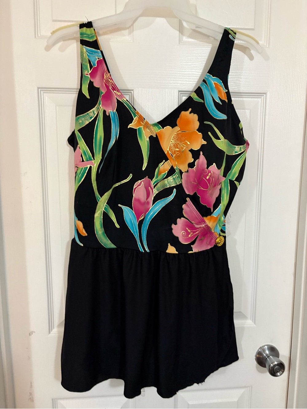 Robby Len ladies all in one swimsuit size 28 v-neck, double black flounce skirt
